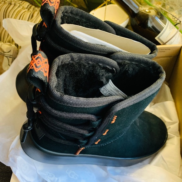 Authentic UGG BOOM Ankle lace back boots NIB - Picture 4 of 13